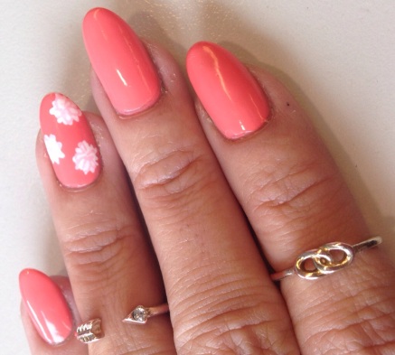 flowery coral nails - somanylovelythings