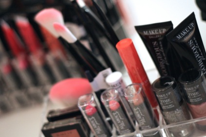 makeup gallery - poundland