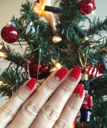 Rouge Louboutin and gold nails - somanylovelythings