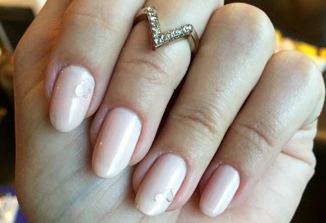 nude and rose gold nails - somanylovelythings